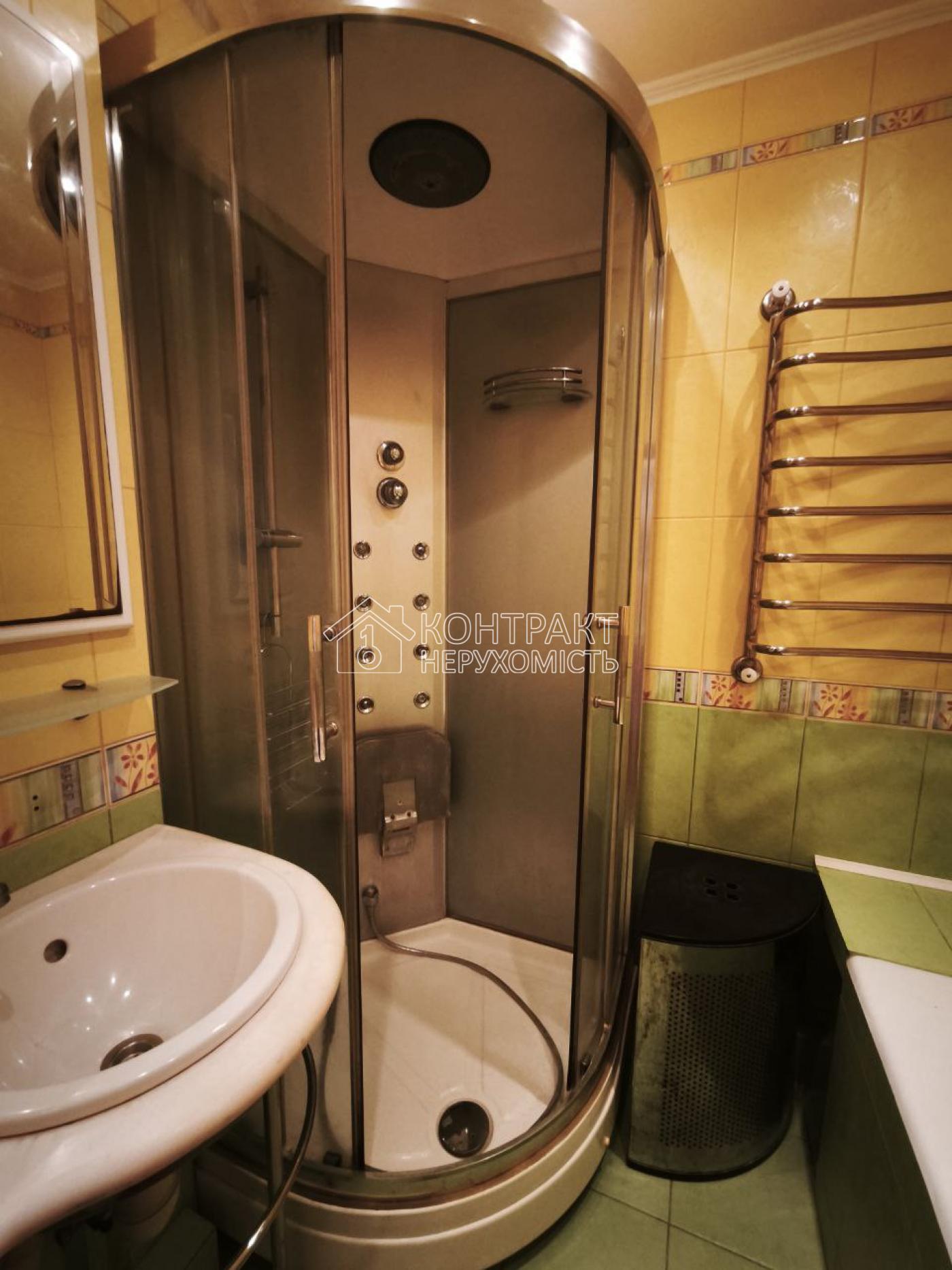 Продається 3к квартира на Ахсарова