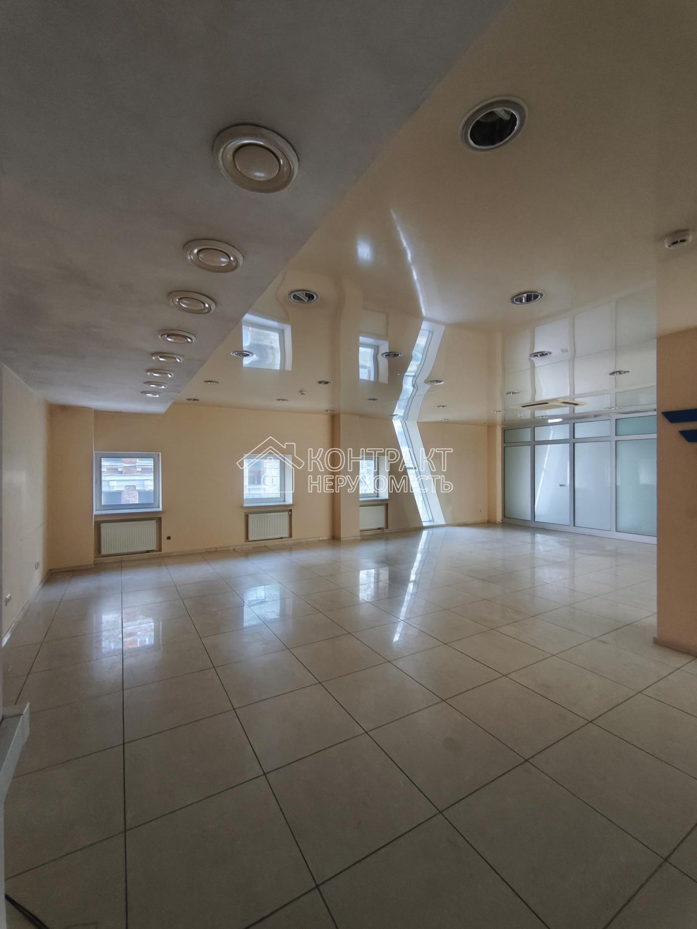 Офіс в центрі 230м² з закритою парковкою/метро Арх.Бекетова