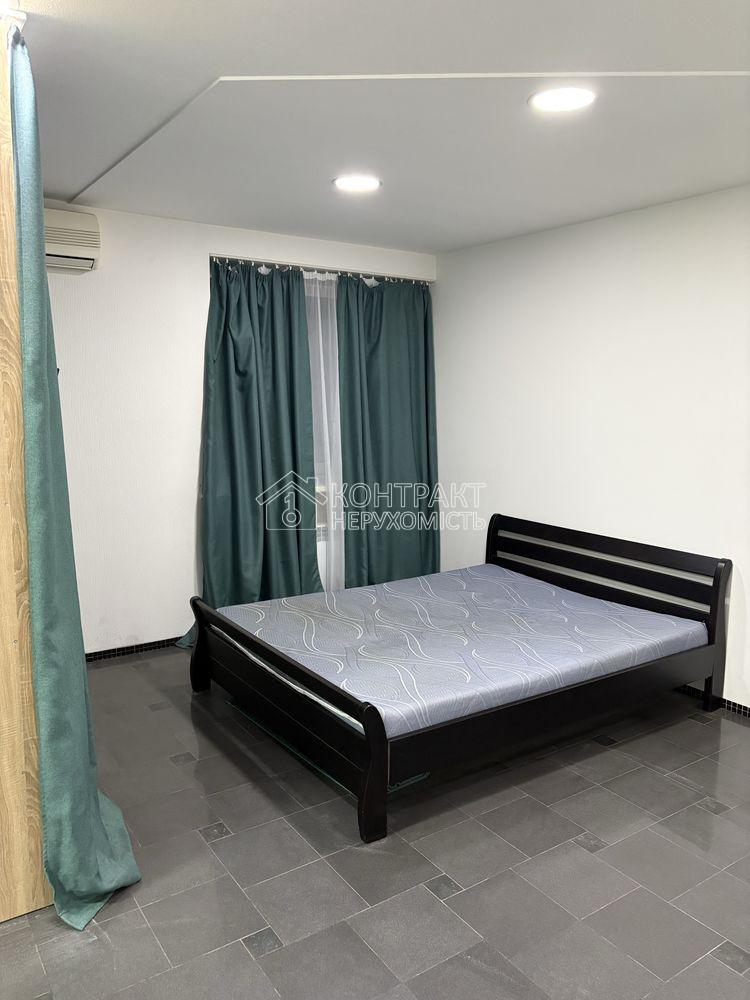 Здається в оренду 1к квартира-студія Центр метро Наукова