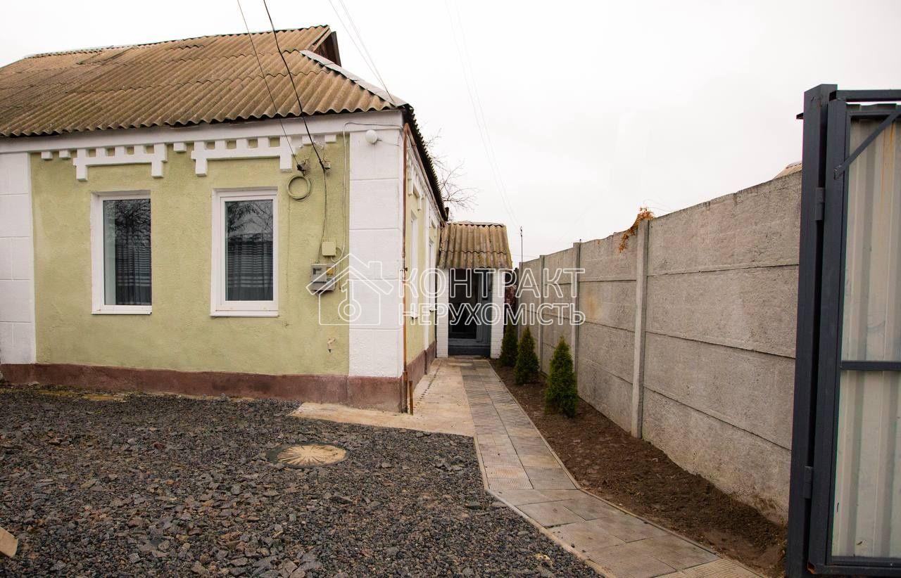 Продам частину будинку з новим ремонтом, на Основі, р-н Одеської.