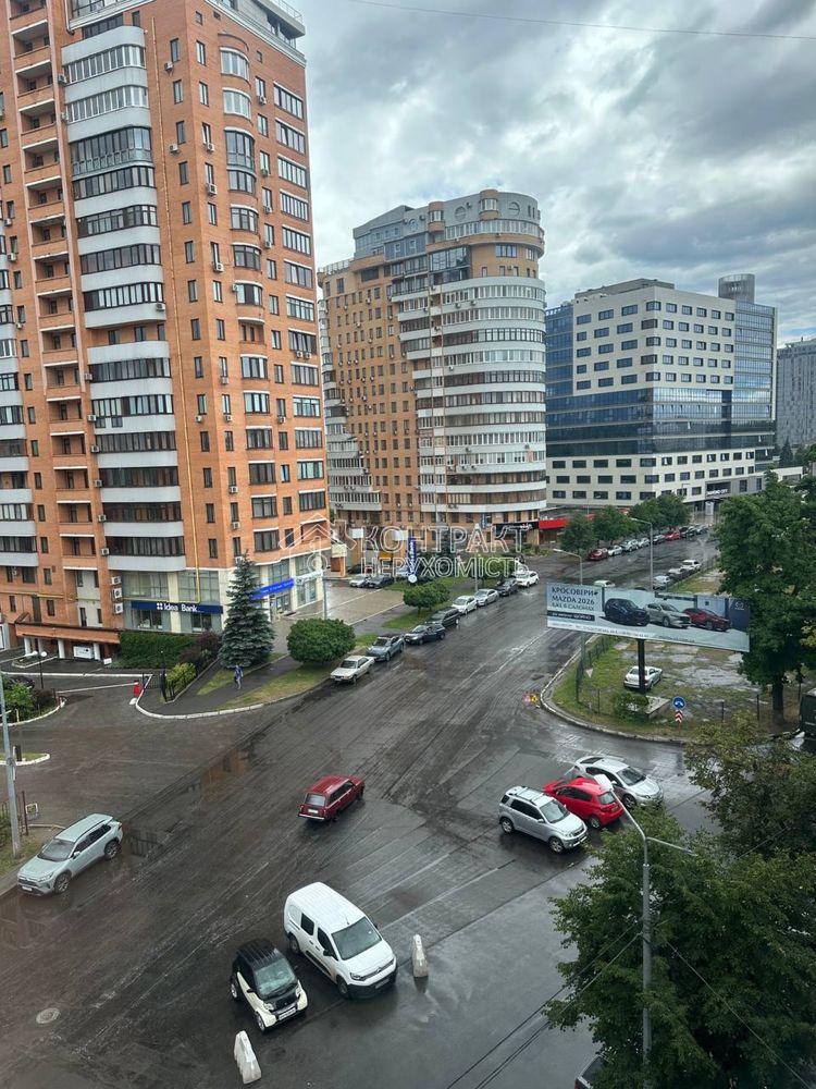 Продам ексклюзивну 3-кімнатну з видом на Саржин Яр метро Бот сад