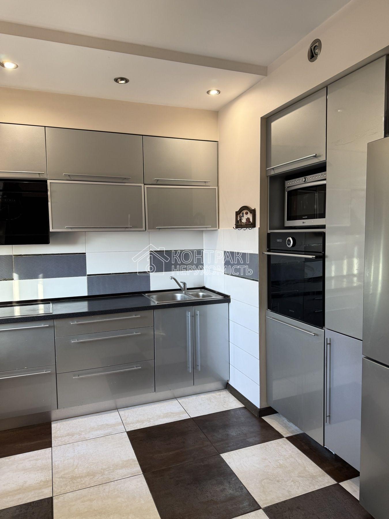 3-к, новострой ЖС-2, пр-т Аэрокосмический, 43/1