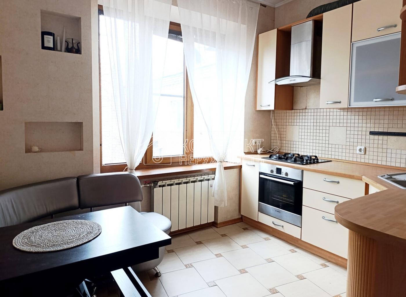 Продажа 2к квартиры 57 кв. м площа Свободи Центр