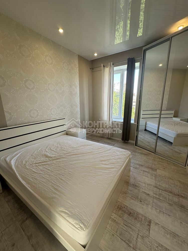 Продам 2х квартиру центр метро Науки