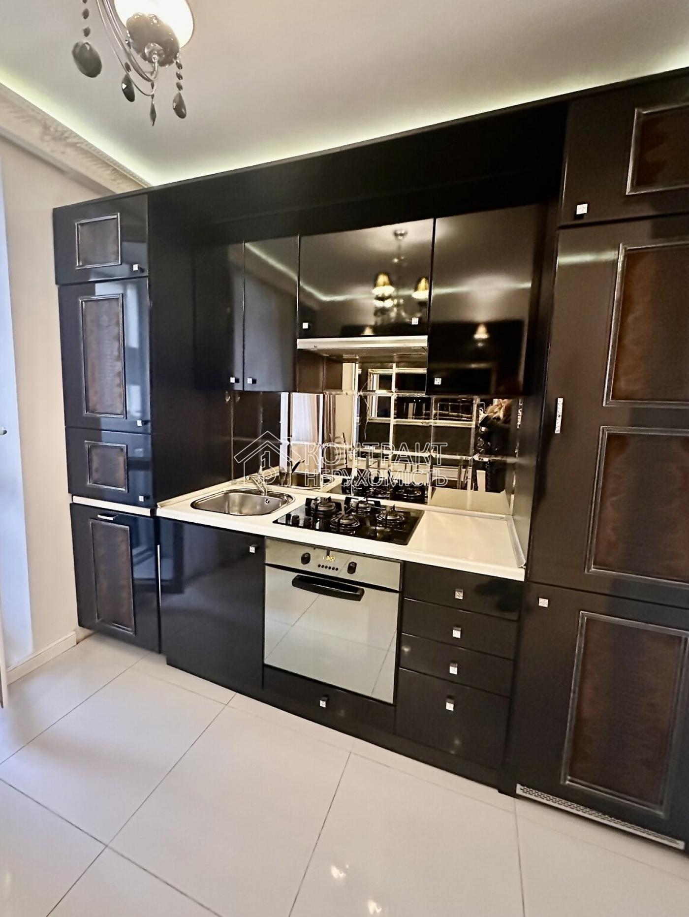 Продаж 2к квартири 62 кв. м на просп. Героїв Харкова 131В
