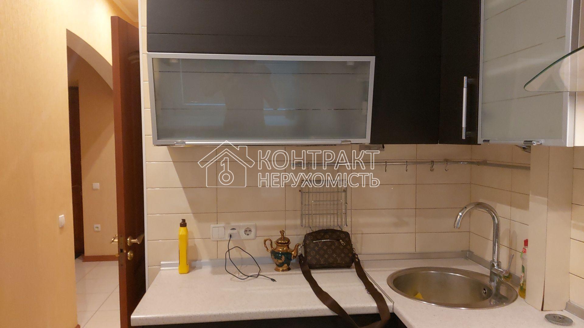 Аренда 2 -х комн.кв-ры Центр метро Захисникив Левада