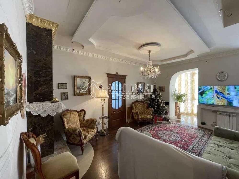 Продам центр видову, дворівневу квартиру з каміном,CB