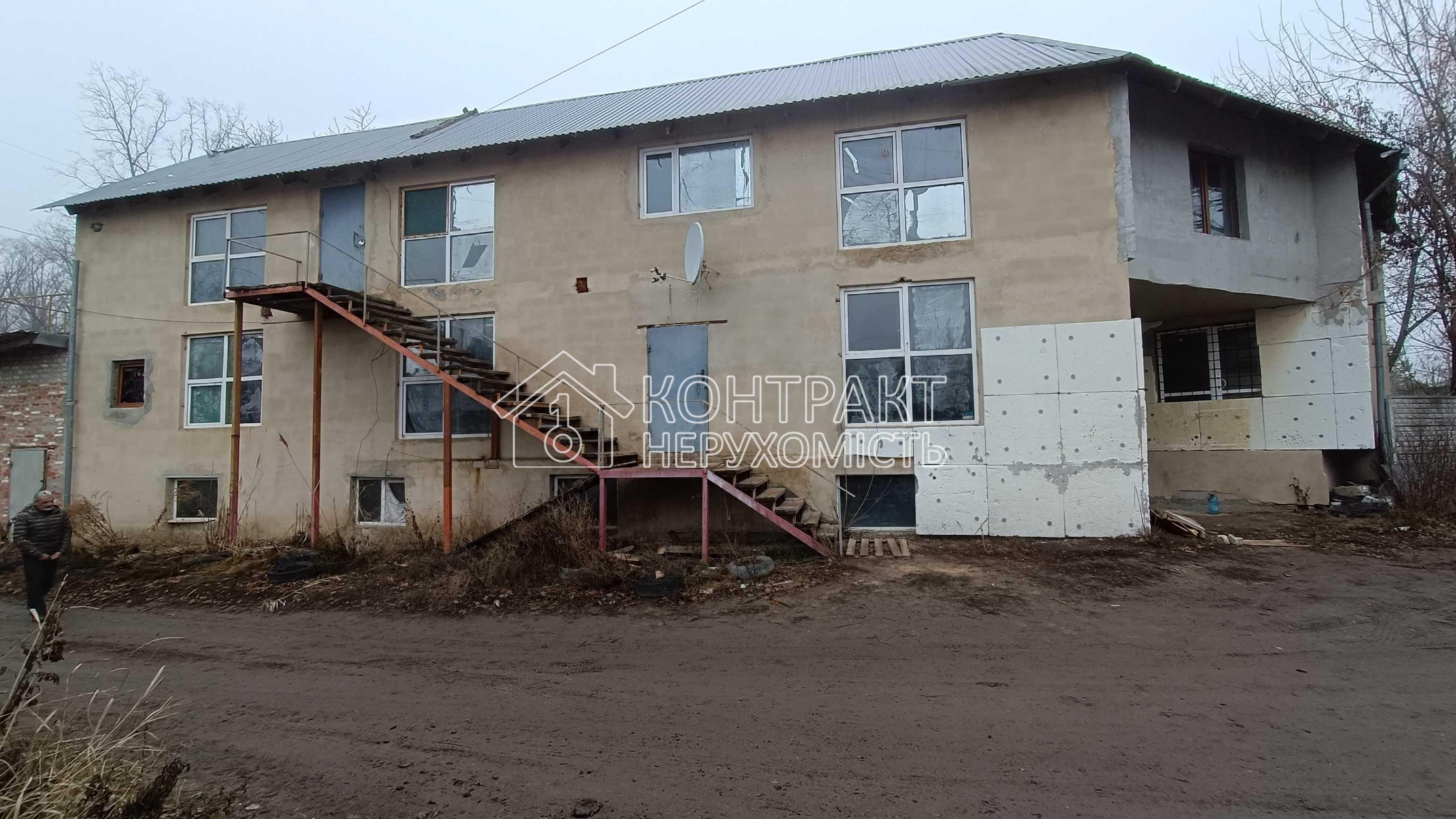 Здається багатокімнатний будинок