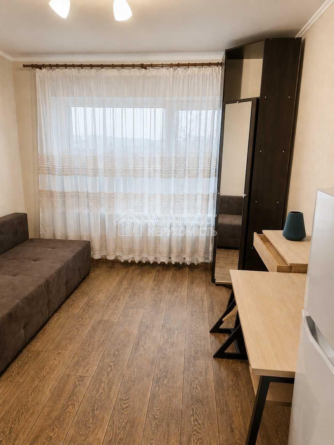 Продам квартиру-гостинку біля метро Студентська