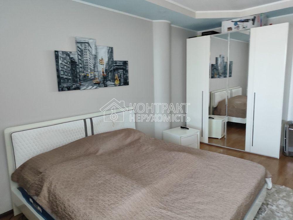 Здам квартиру 80 кв мет. метро Левада поруч