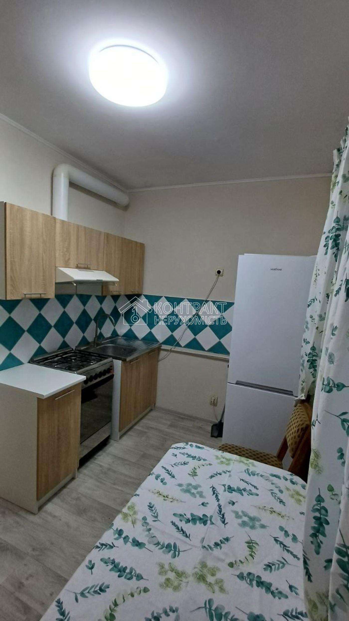 Продаж 3-кім. кв., Спортивная, Металіст, Кінний рінок