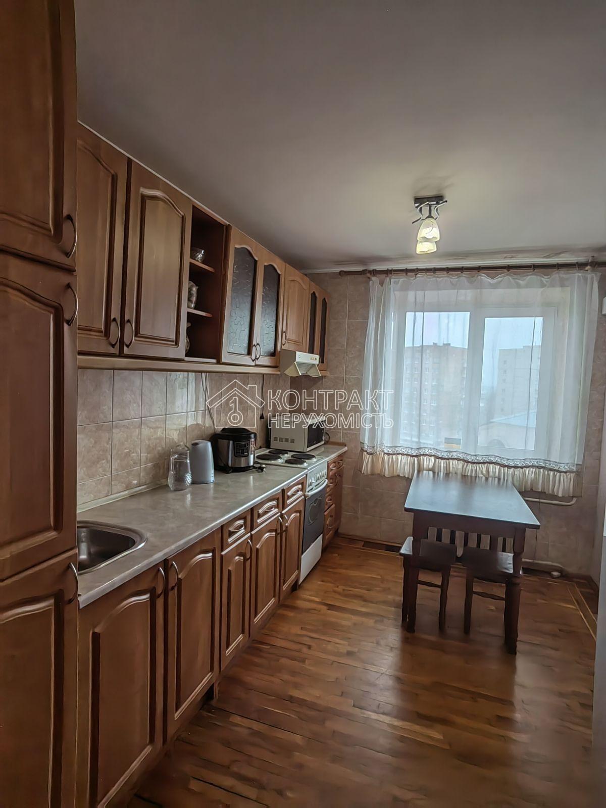 Продаж 2к квартири на Залютино,Золочевская 21.