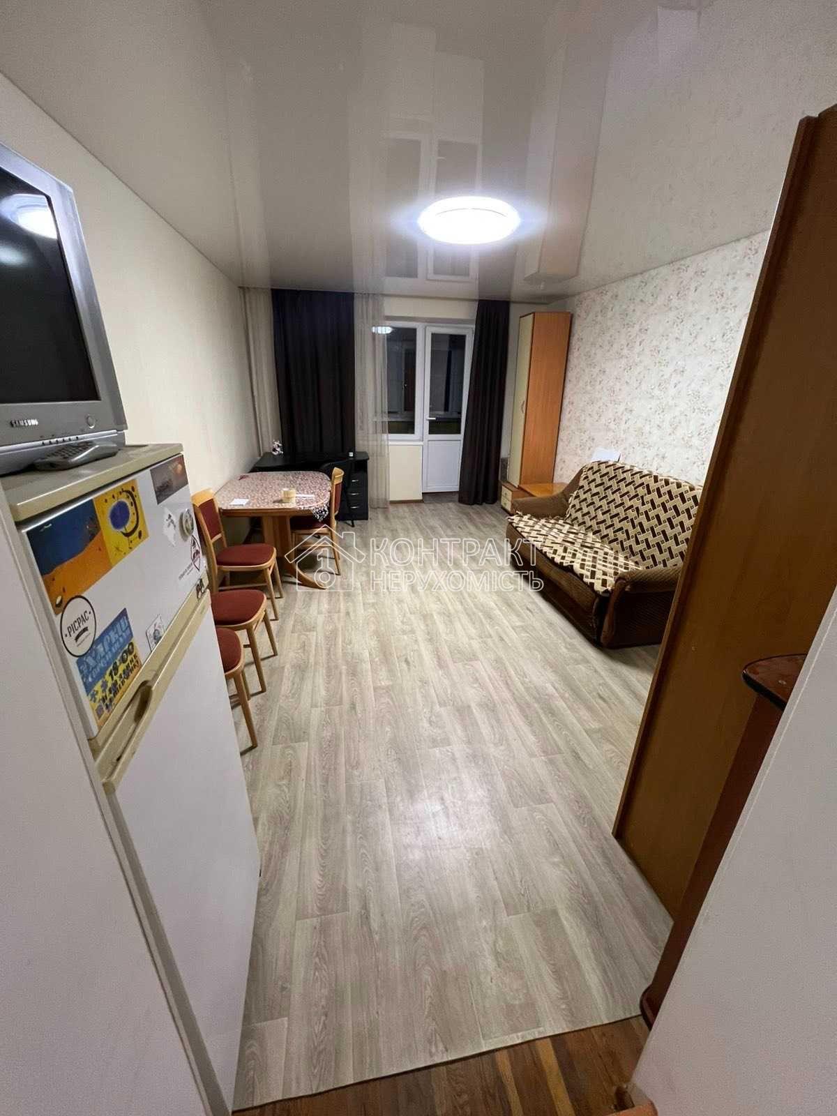 Продаж гостинки з балконом Бот Сад Центр