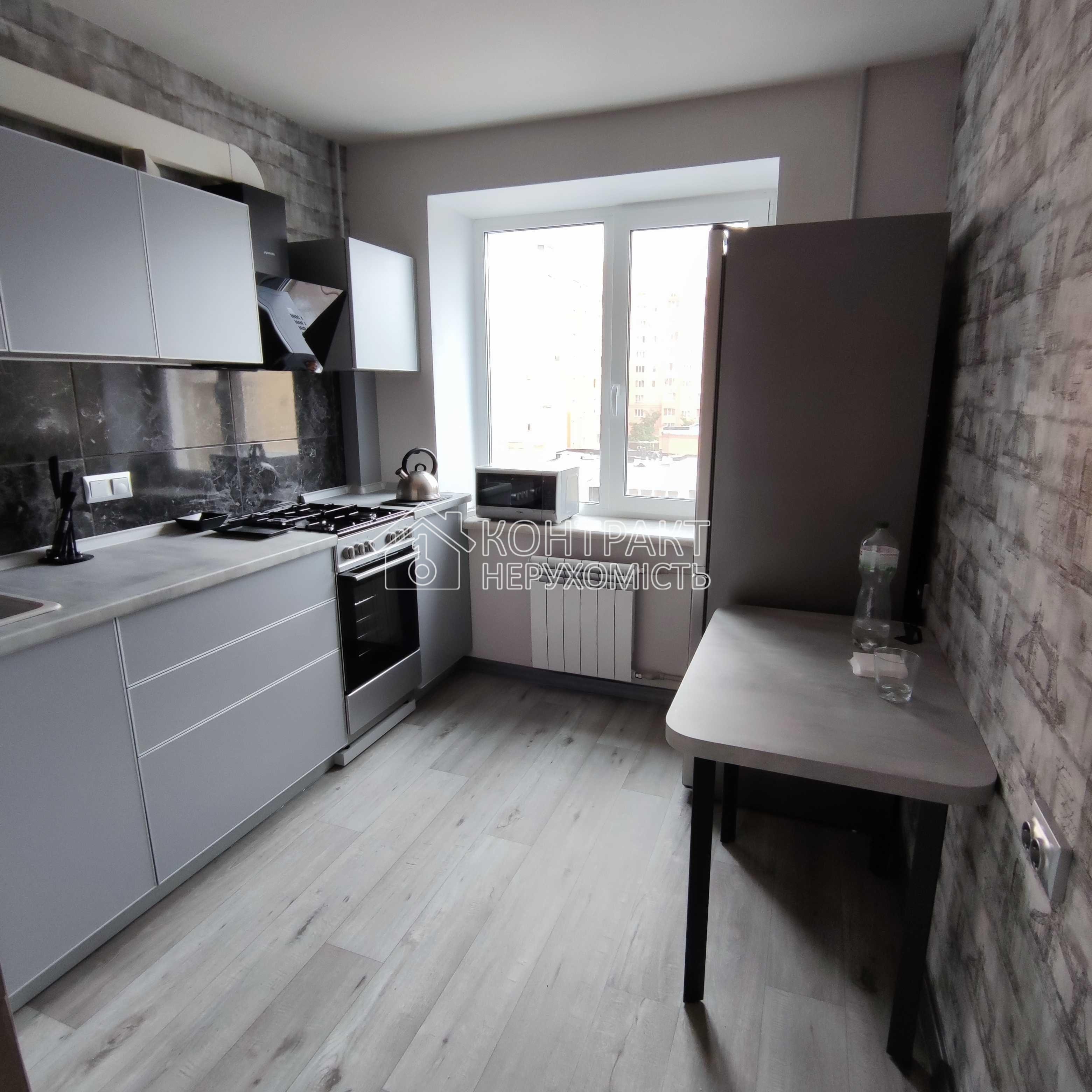 Продаж 1к квартири 40 кв. м біля метро Захістникив України (Торг)