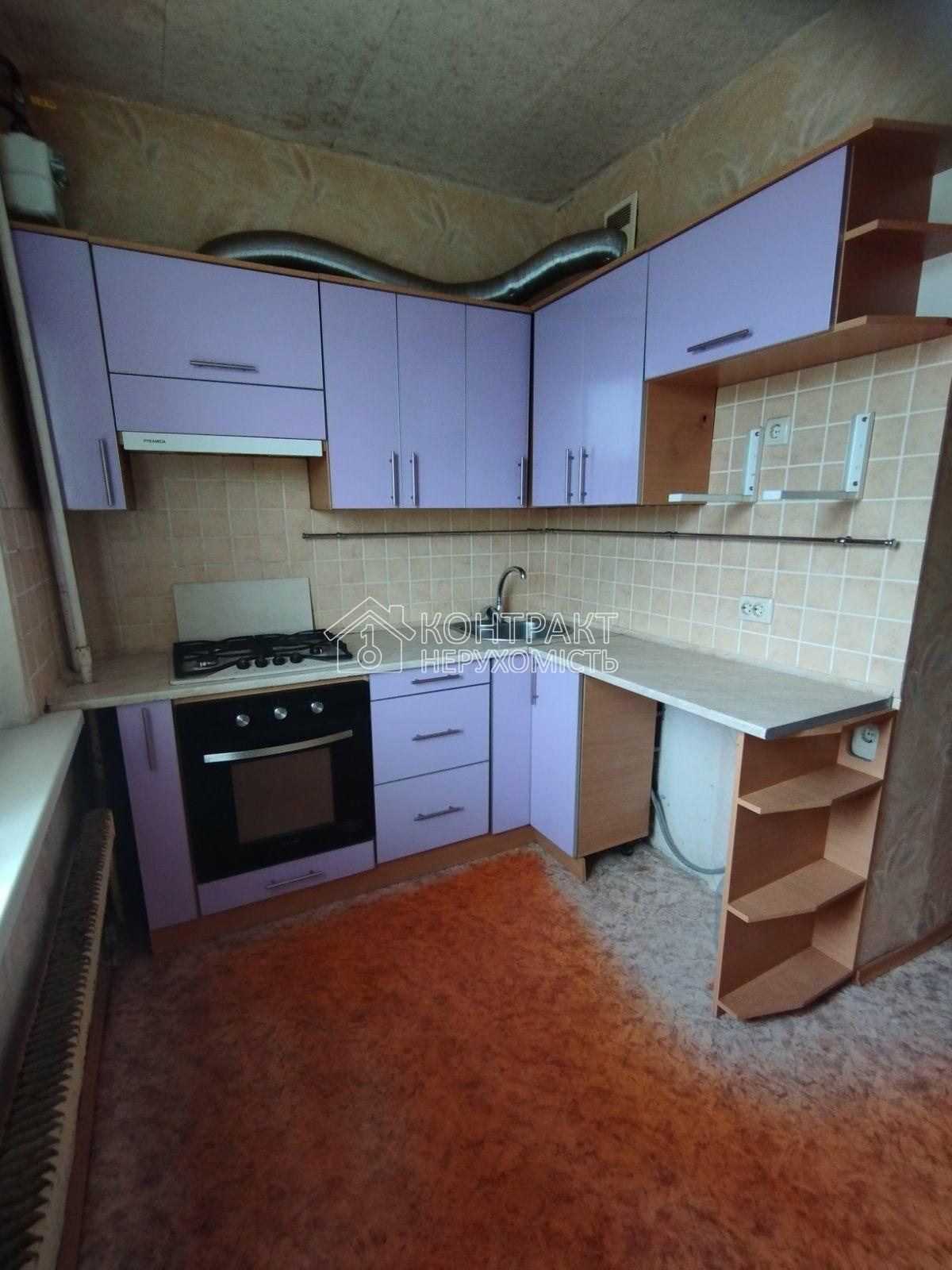 Продам 4-к квартиру. Бучмы 8б