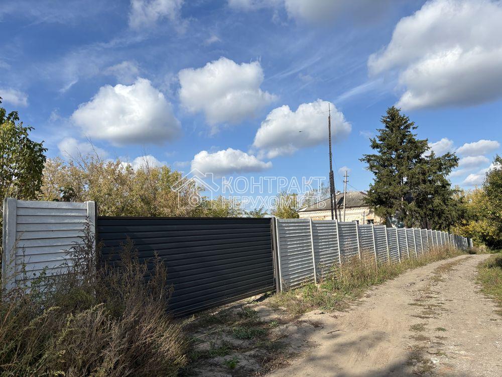 Продається приватизована земельна ділянка, комерційного призначення, площею 17 соток.