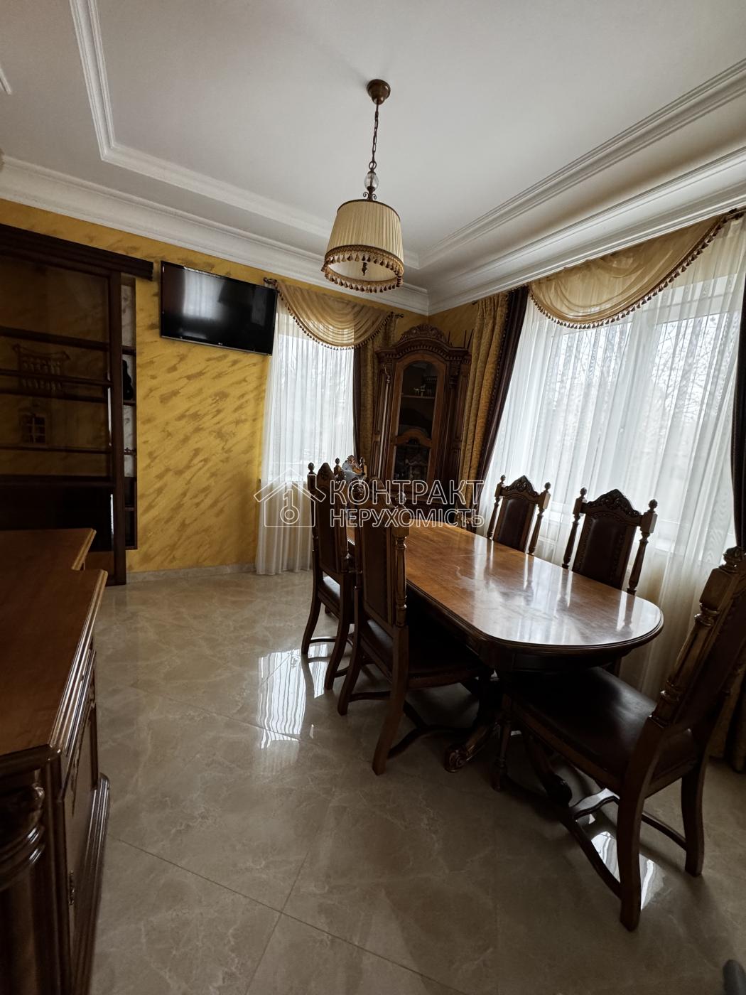 Здається в оренду розкішний двоповерховий будинок