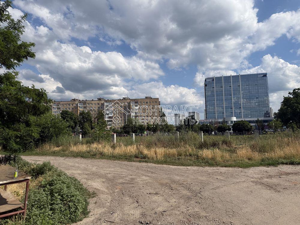 Продаж будівлі, Центр
