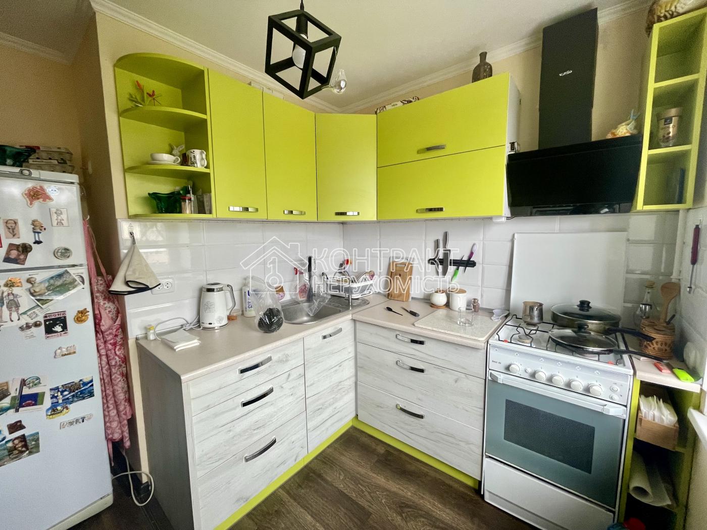 Продам 2 к квартиру метро Ботанічний сад Сертифікат