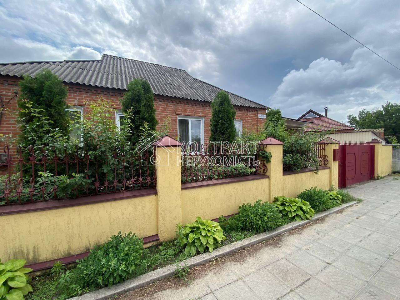 Продається сучасний будинок.