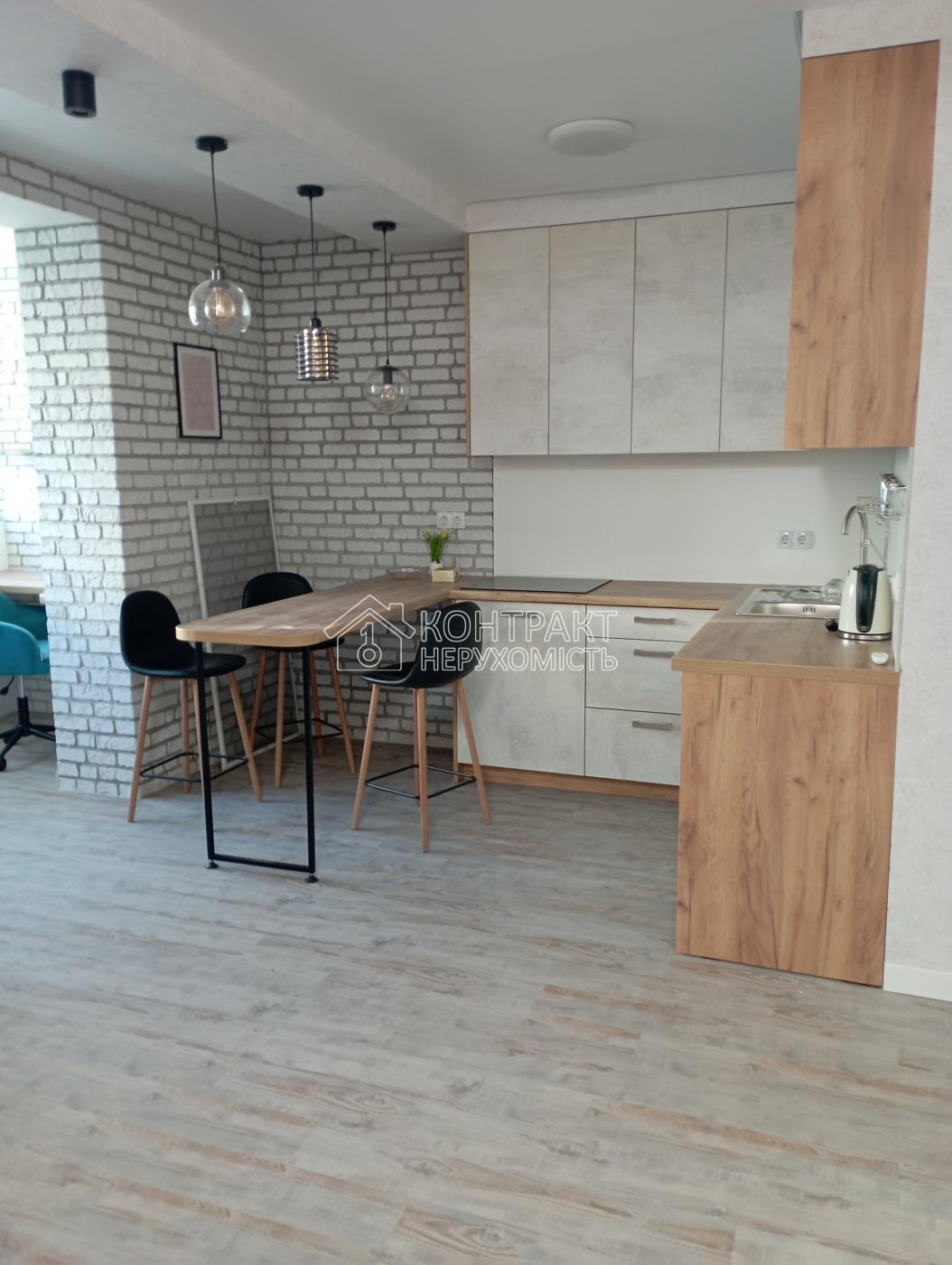 Продаж 1к квартири 43 кв. м по вул. Миру мікрорайон ХТЗ