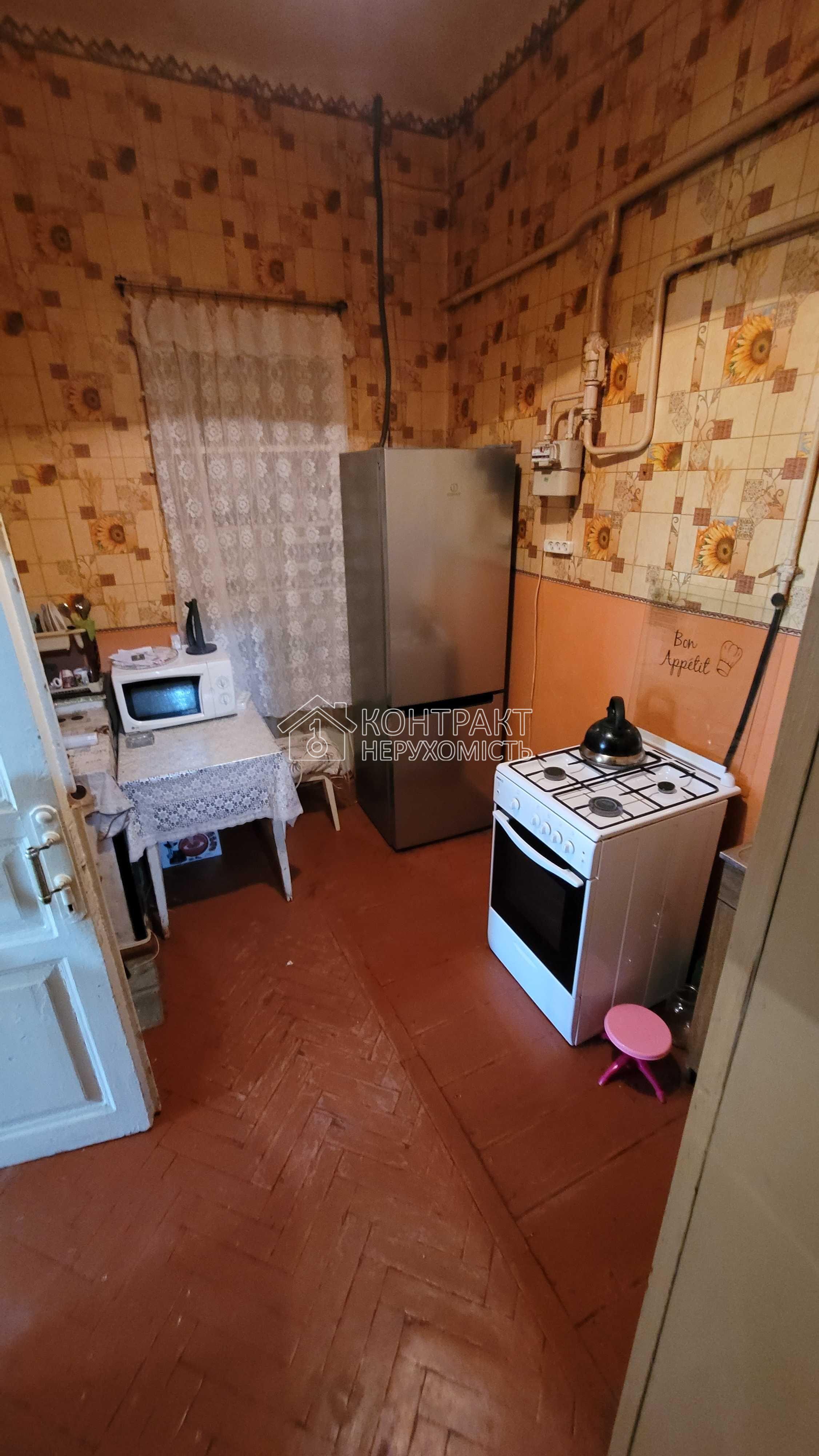 Продам 2 к. кв. вул. Москалівська, зупин. вул. Валер’янівська