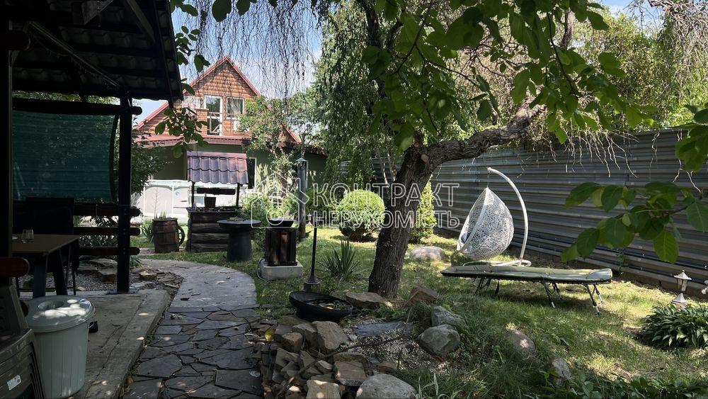 Продам будинок у центрі Високого