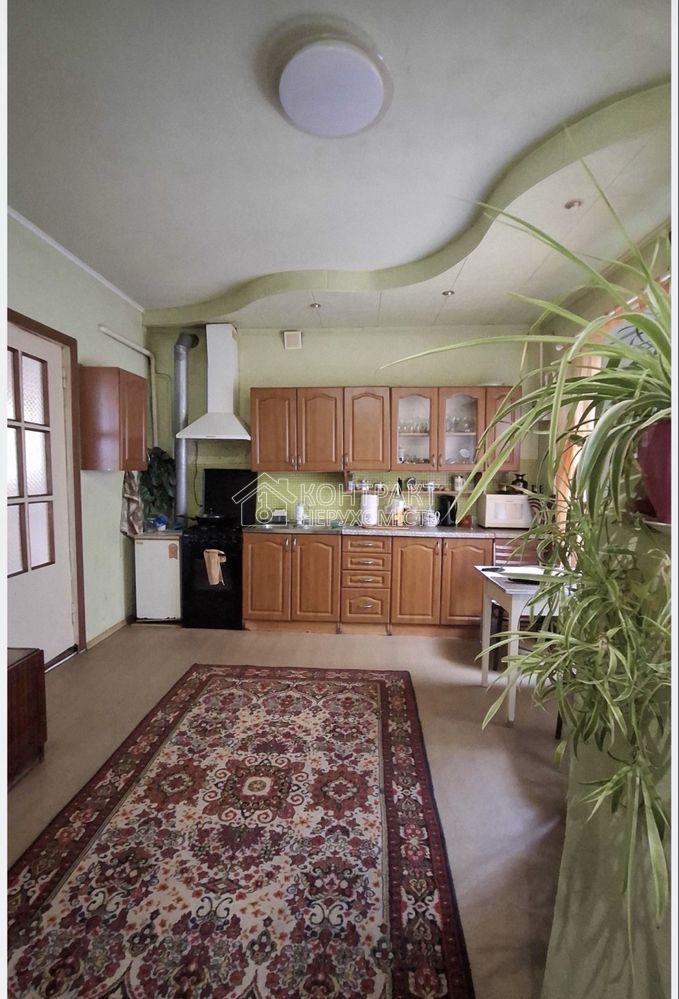 Будинок біля метро. Центральні комунікації 6 соток Гараж -20000 гривень