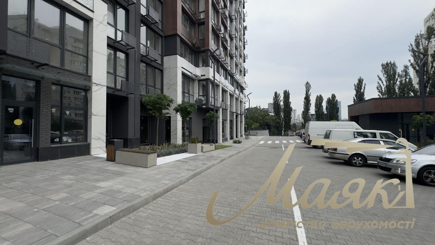 Оренда фасадного приміщення 98,6 м2 у ЖК City Hub, Вокзальна