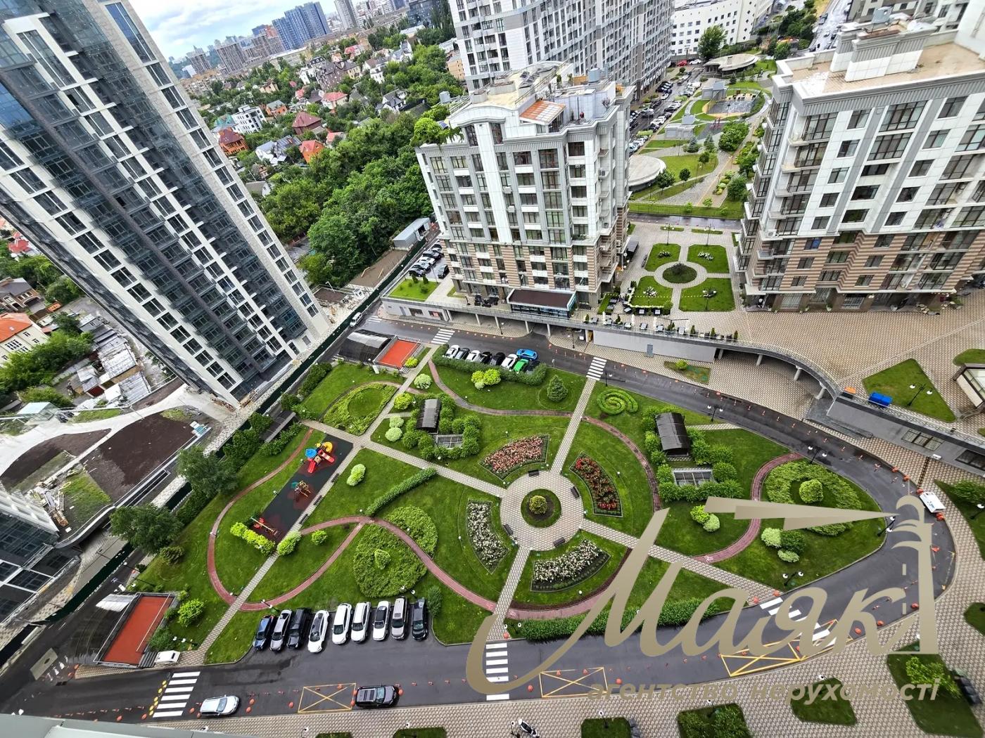 Rent 3-bedroom apartment LCD Novopecherskie Lipki, Pechersk