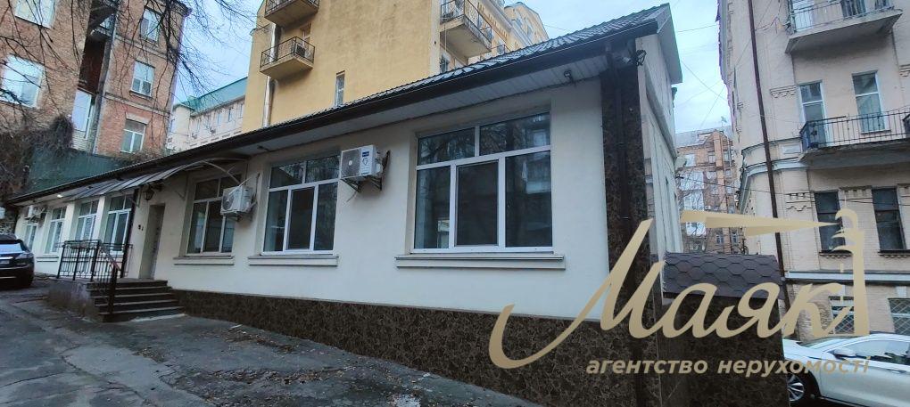 Office for rent in a separate building 105m2, Antonovicha str. Center