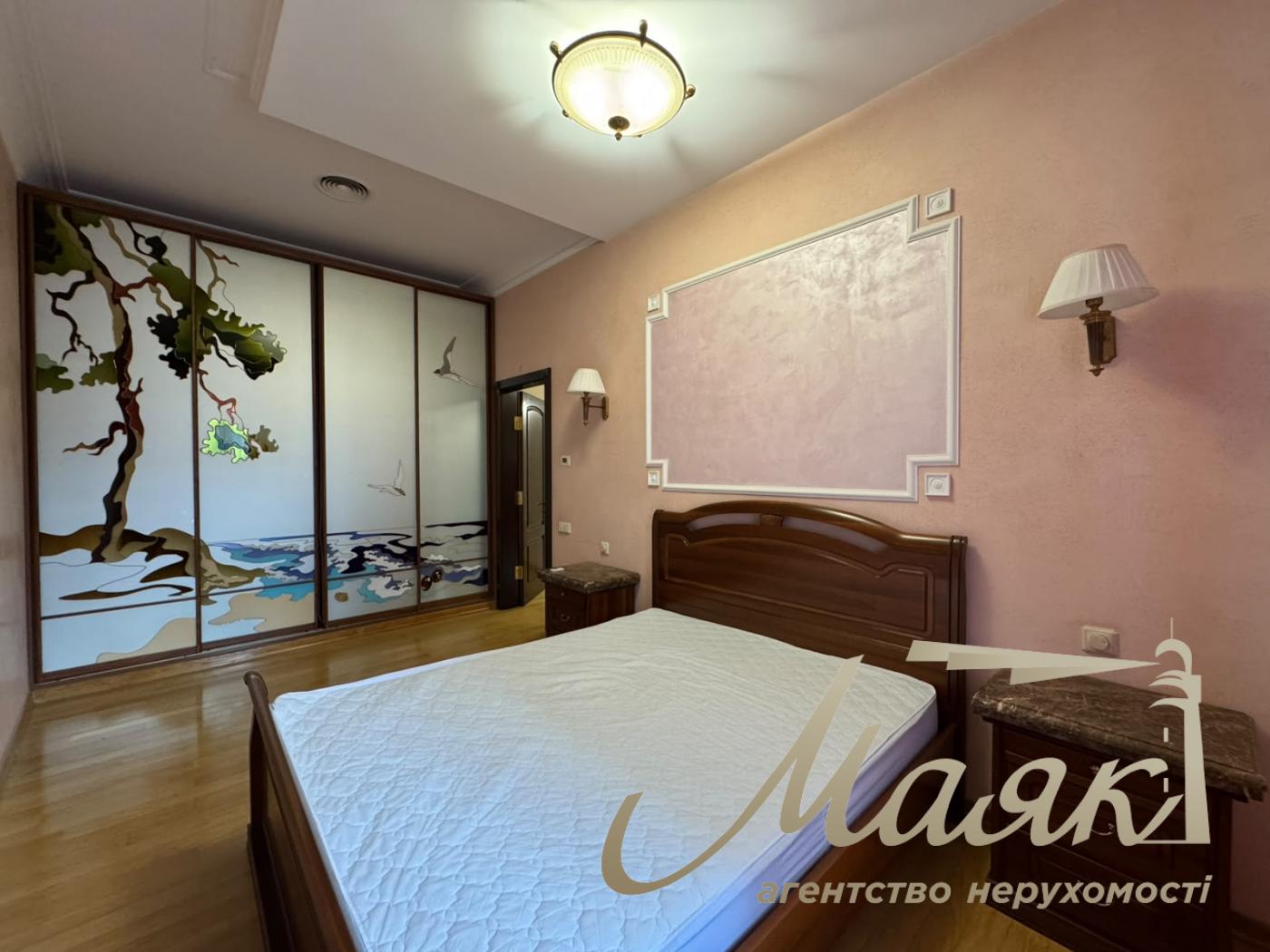 Аренда 2к квартиры,67м2, Подол, царский дом
