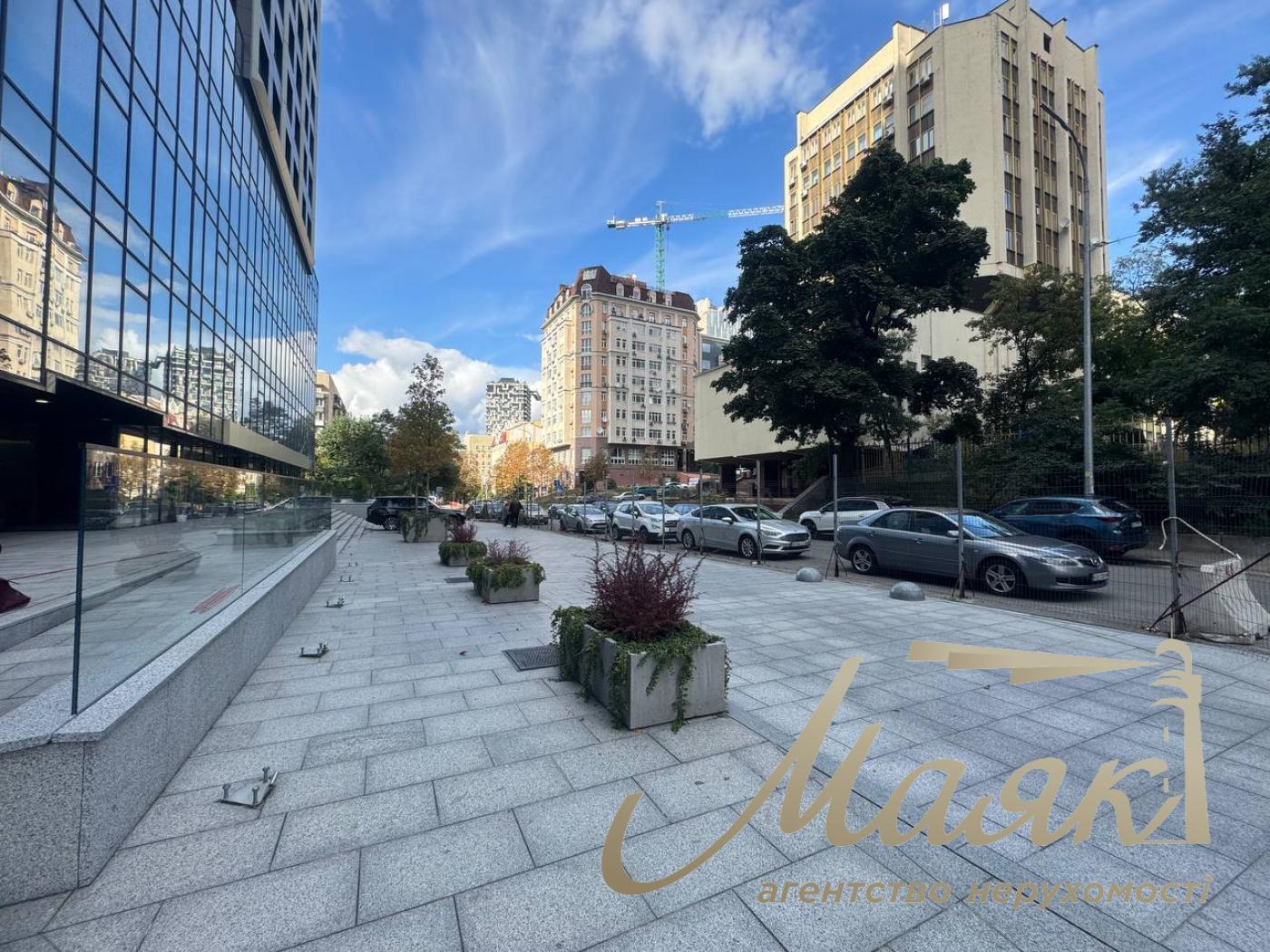 Продажа фасадного помещения 532м2, ЖК Метрополь, Предславинская, 20