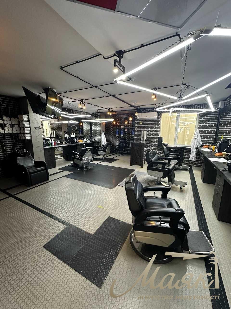 Sale of facade, 213m2 LCD Oaziz, V. Ivasyuka, 6B