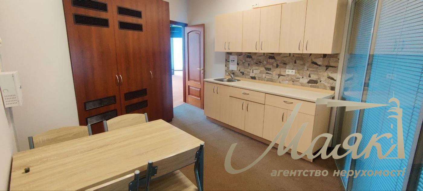 Оренда офісу площею 272,5 м² у бізнес-центрі «Парус», вул. Мечникова, 2, Кловська.