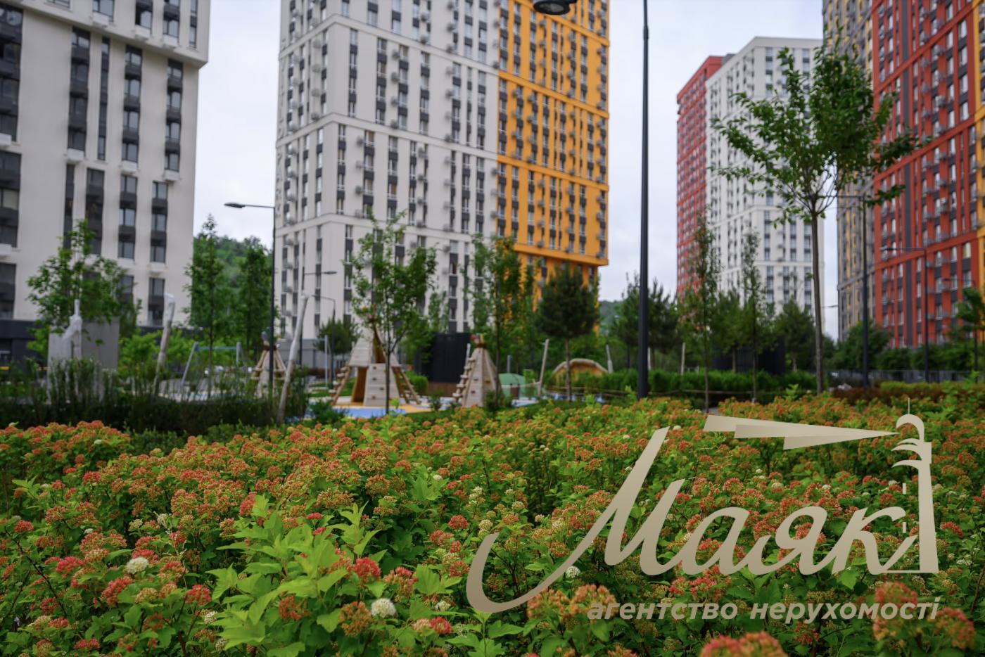 35.4 m² apartment with a view for sale in the Svitlo Park residential complex; the building is completed; courtyard view; Vydubychi Metro Station; Holosiivskyi District
