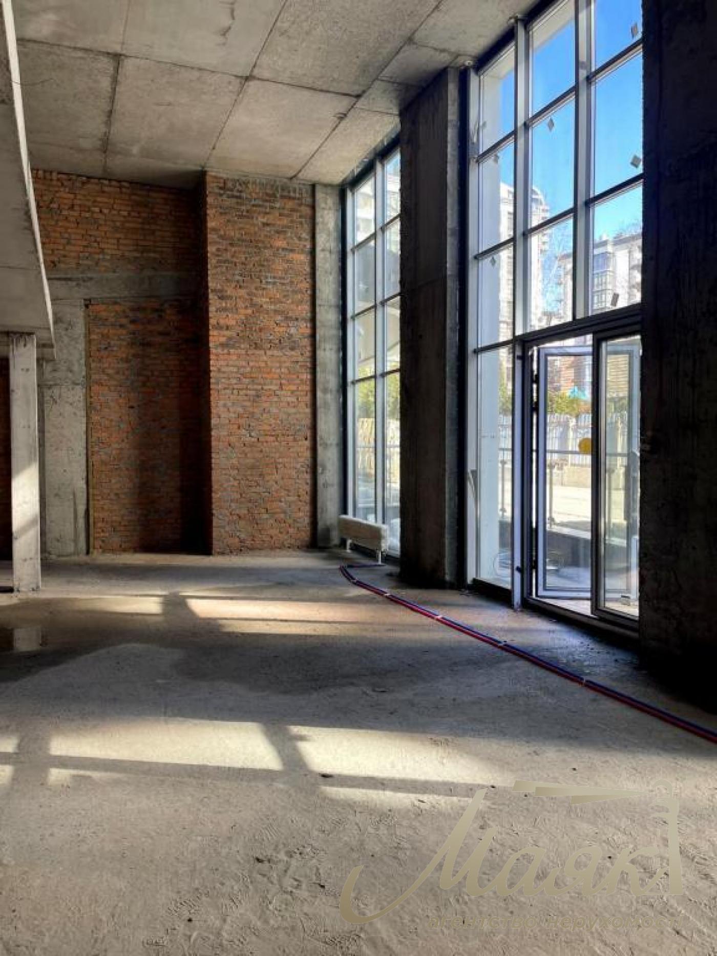 Commercial facade premises for rent in the residential complex "Novopecherskie Lipki"