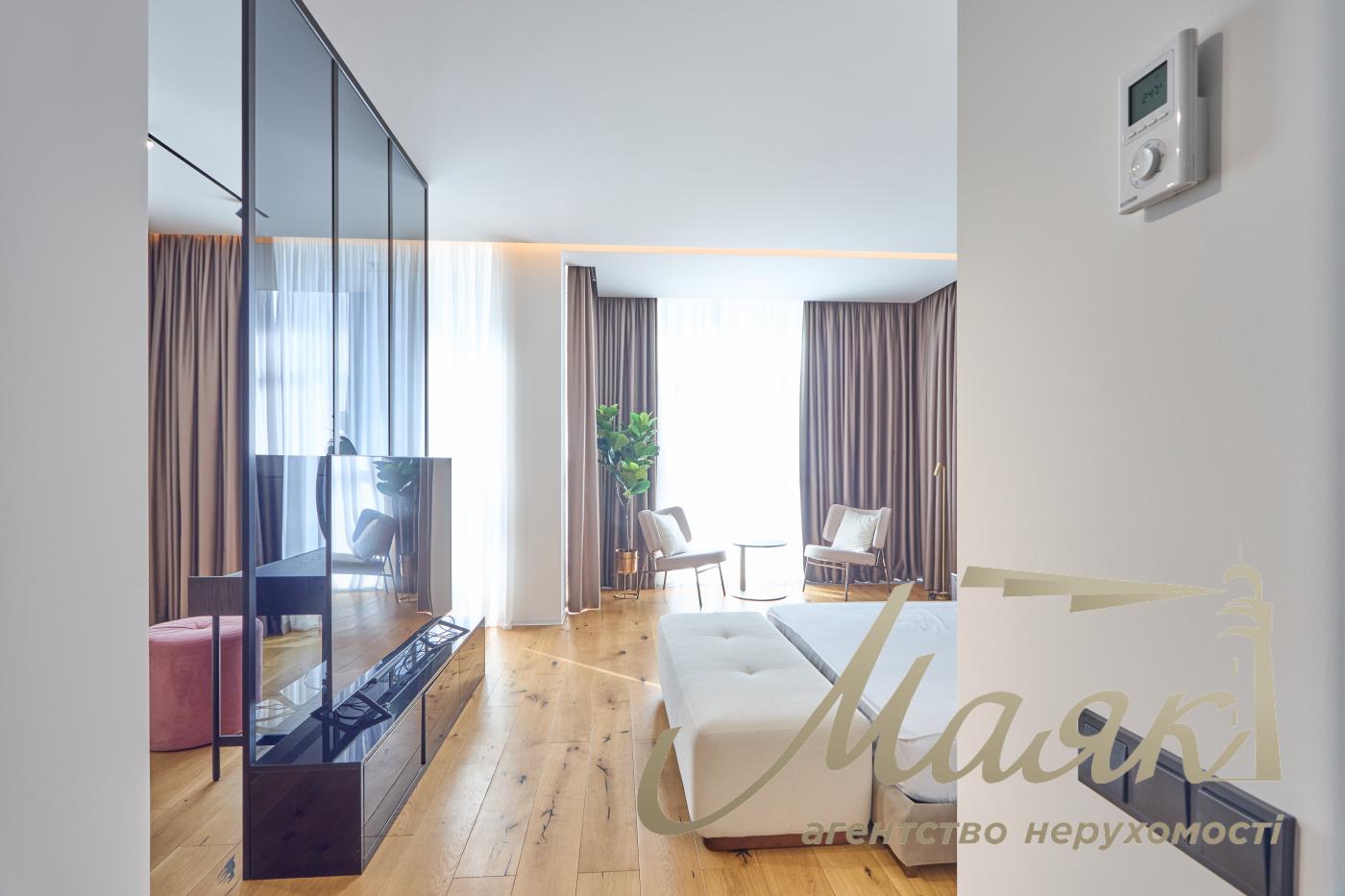 Rent 5-room apartment LCD Novopecherskie Lipki, Verkhoglyada street (Dragomirov)