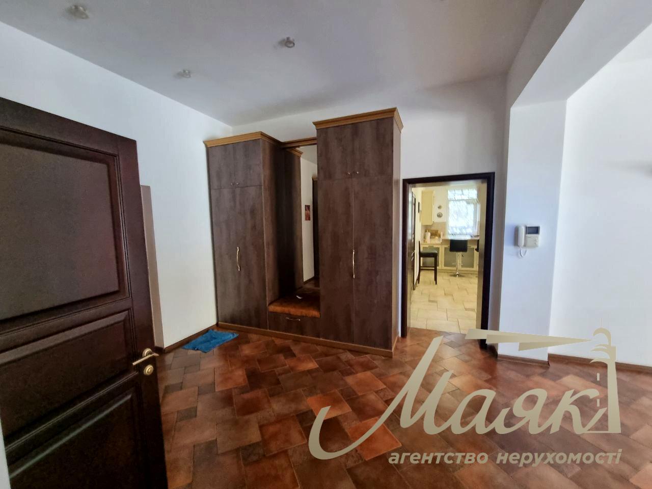 Оренда преміальної садиби площею 350 м² з басейном у оточенні лісу | Ходосівка – Кременіще