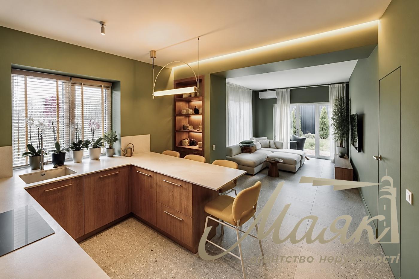 Rent a detached 3-story duplex (125 m²), 15 minutes from Kyiv, private yard, generator, and a terrace on the 3rd floor in the village of Hatne, Kyiv-Sviatoshynskyi District