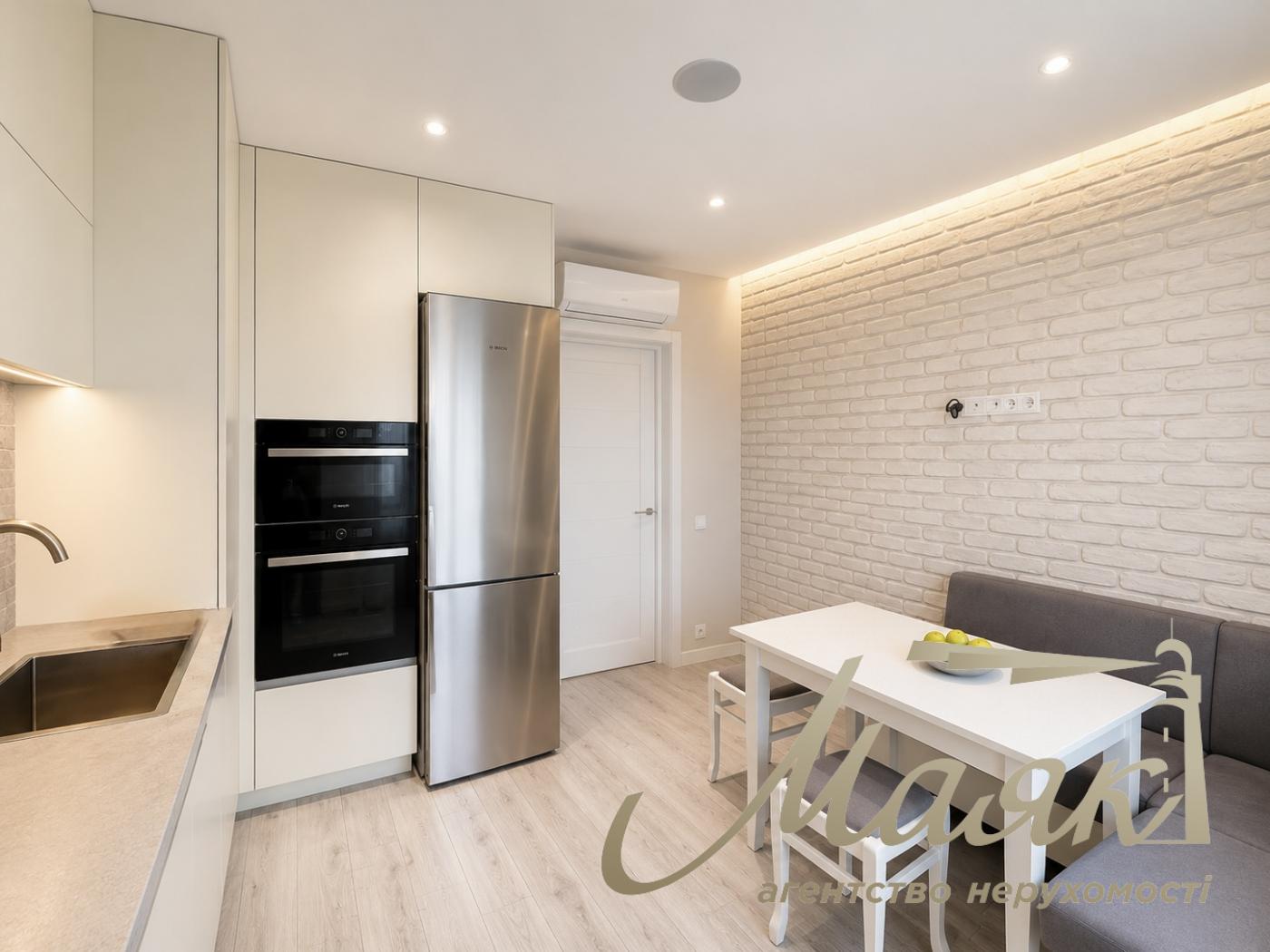 Продажа видовой 1-комнатной квартиры 54,4 м² , ЖК The Lakes , Голосеевский район, Киев,по адресу переулок Ясиноватский, 11.