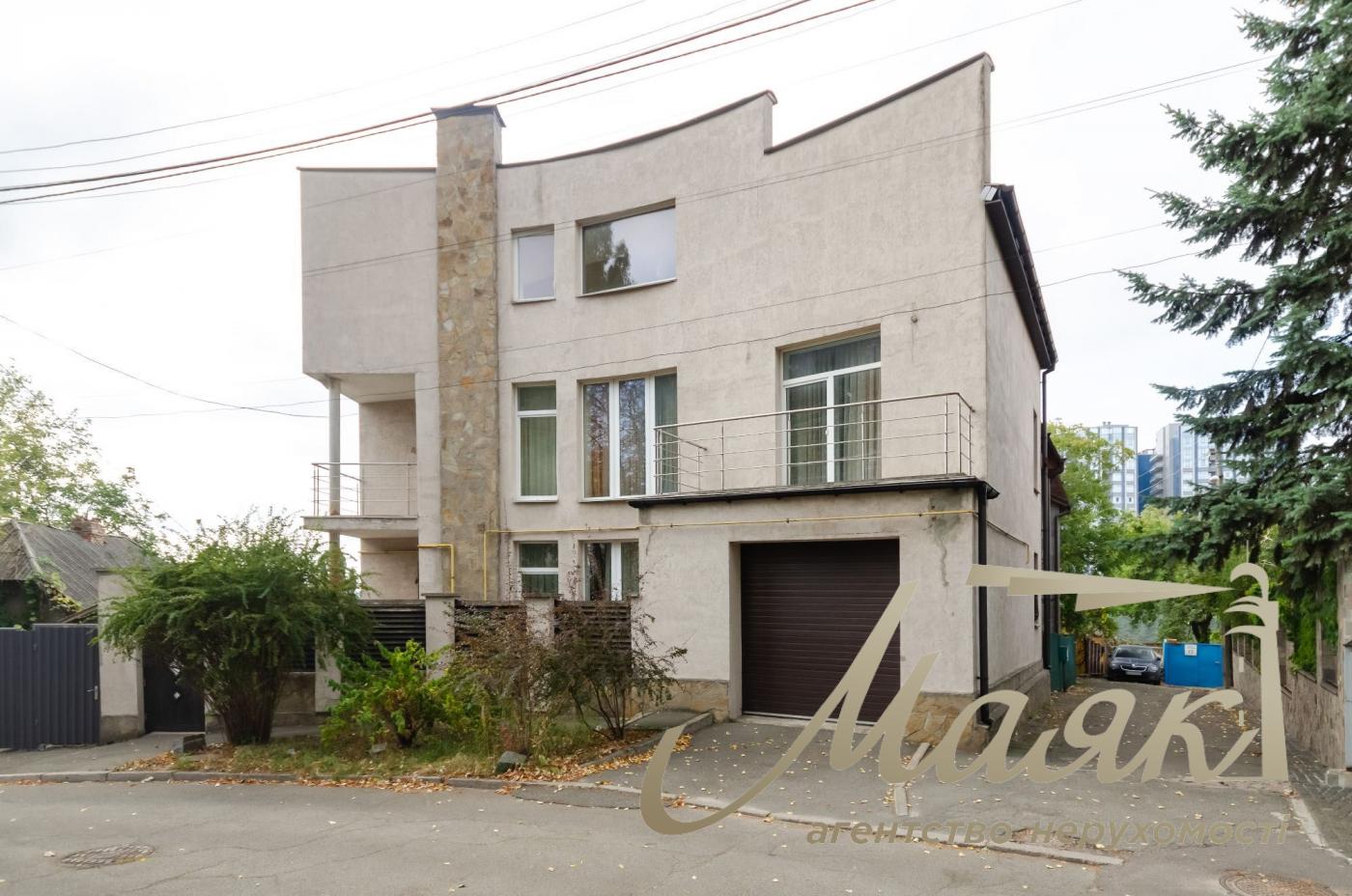 Rent a house in the center of Kiev, Pechersky district, Chigorina str,