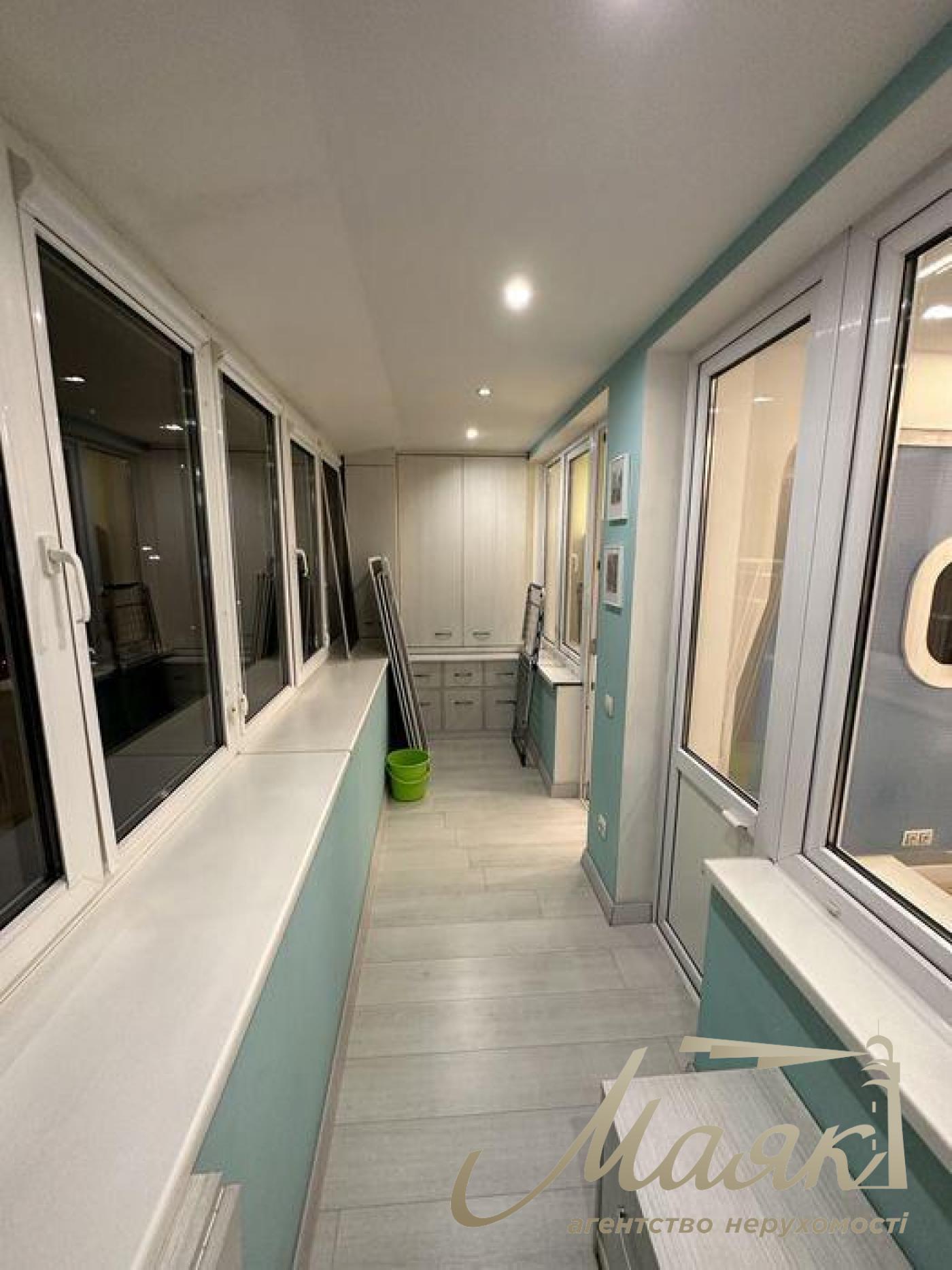 Оренда 4-кімнатної квартири, 77м2, стм. Університет, Центр, Київ