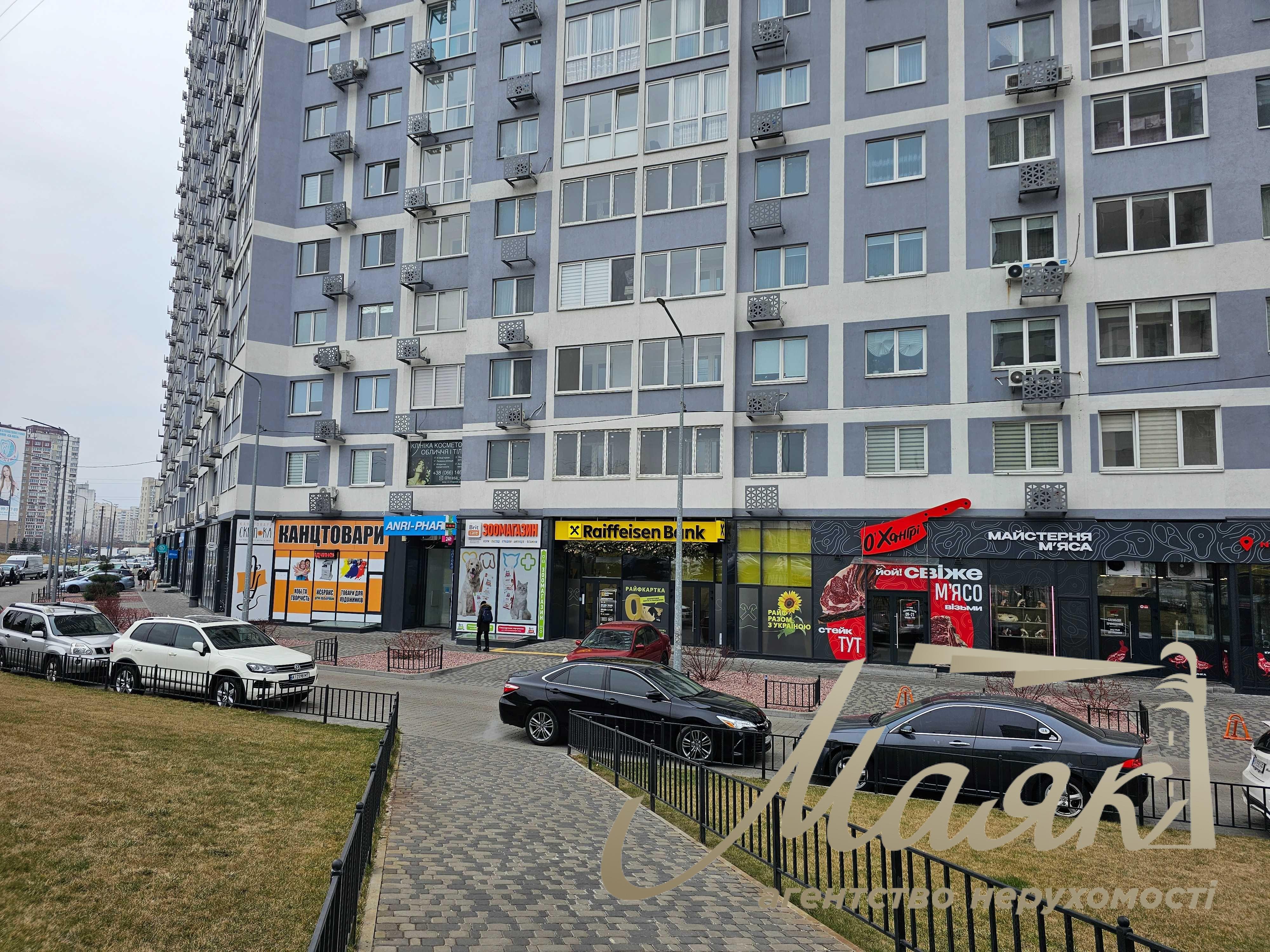 Продаж фасадного приміщення ЖК Лебединий Ревуцького 40В.