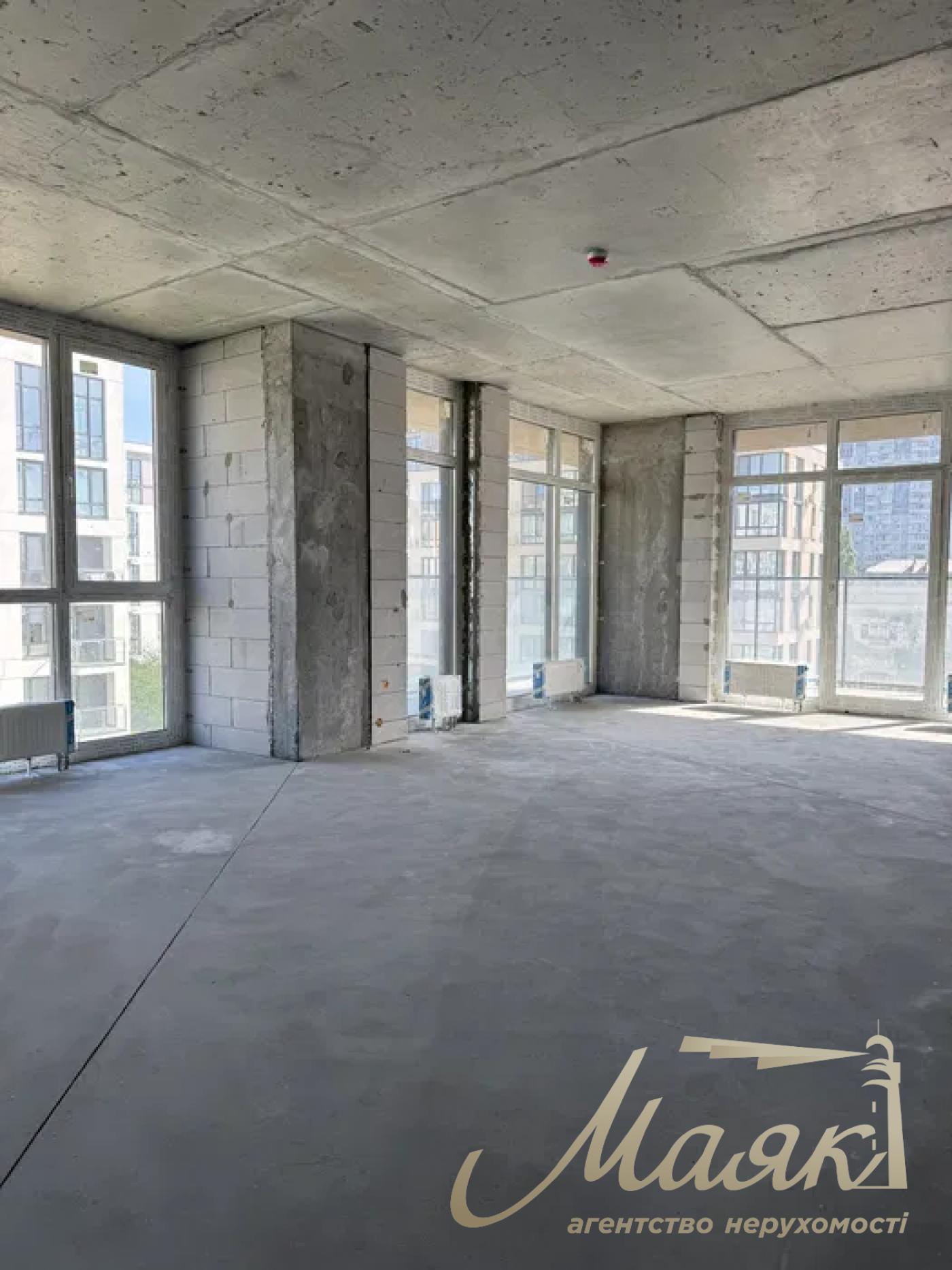 For sale 4-bedroom apartment LCD Fine Town, Salutnaya str.