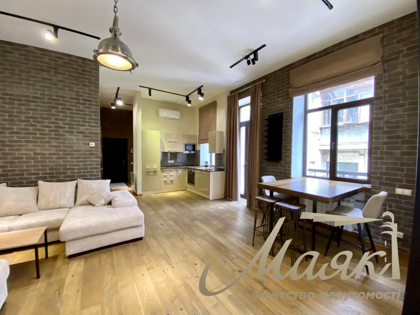 2-room apartment for rent at 24 Antonovycha St., Pechersk