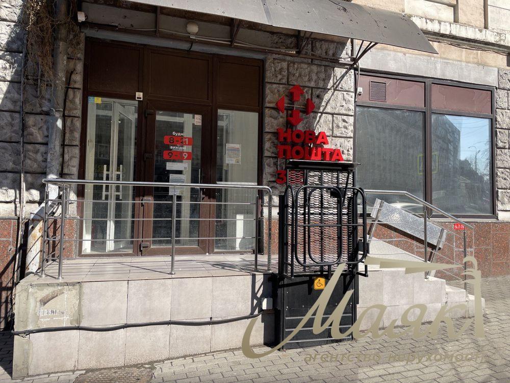 Rent a facade premises 132 sq. Secheviye Streltsov str.