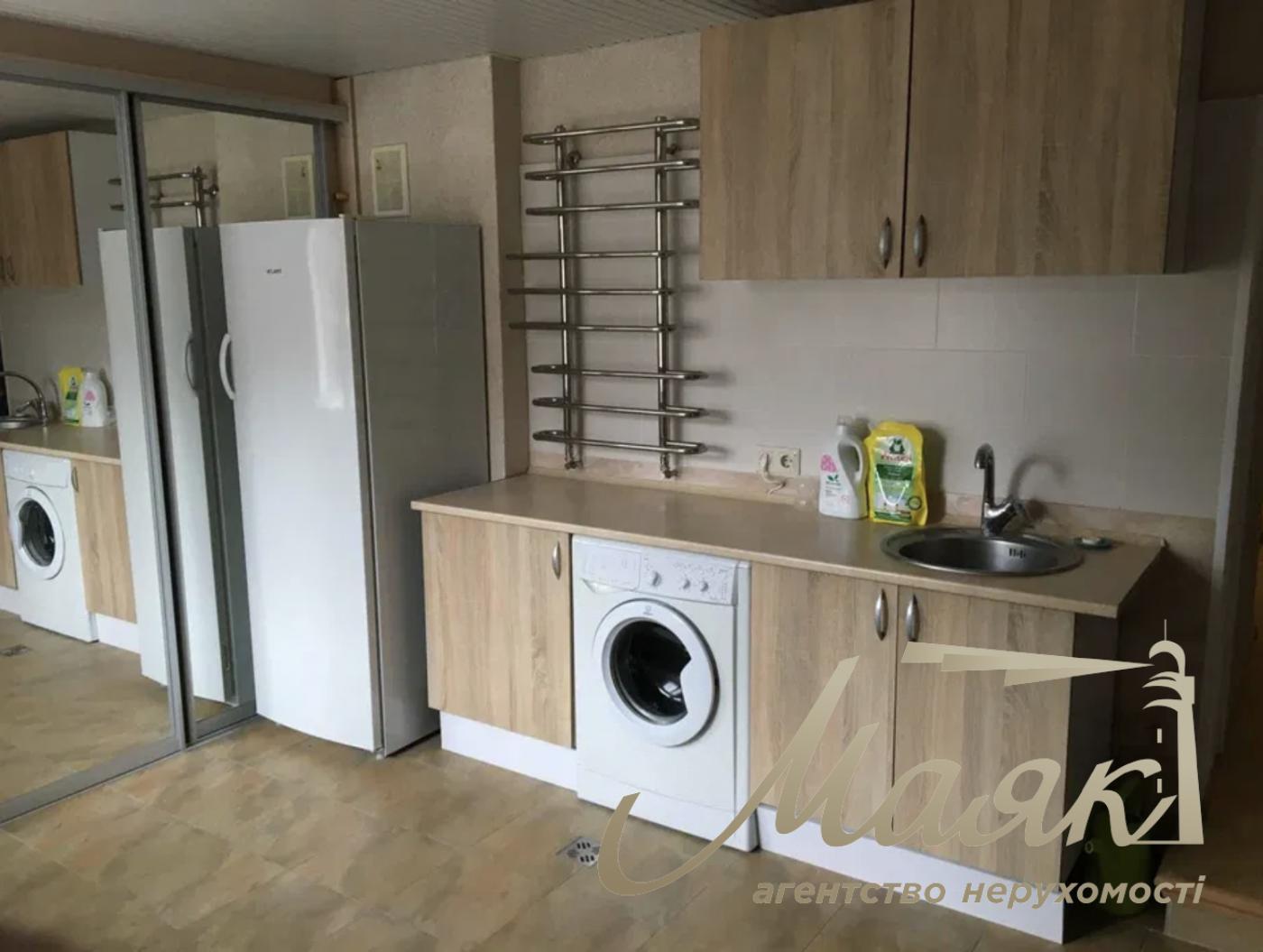 Продається солідний цегляний будинок/котедж площею 215 м² на ділянці площею 17,2 соток у селі Кременіще, Обухівський район, Київська область.