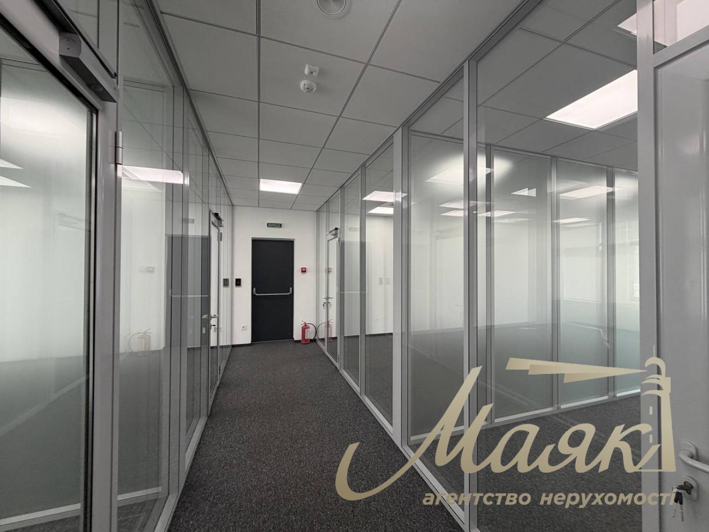 Rent a 280 m² standalone office in the business center at 44-A Boichuka Street, Pechersky District.