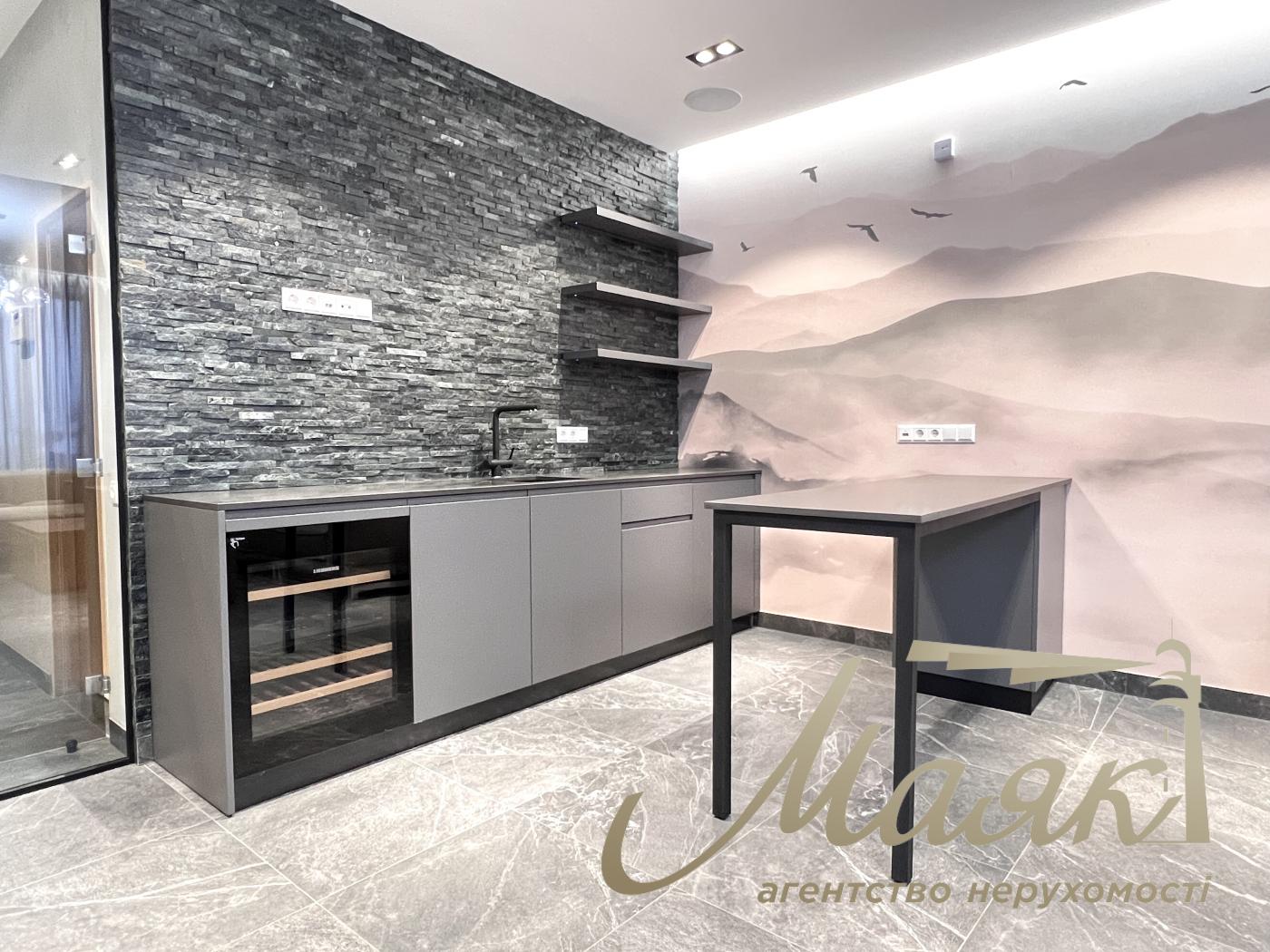 Оренда заміського будинку на Осокорках у котеджному містечку "Блакитна Лагуна"